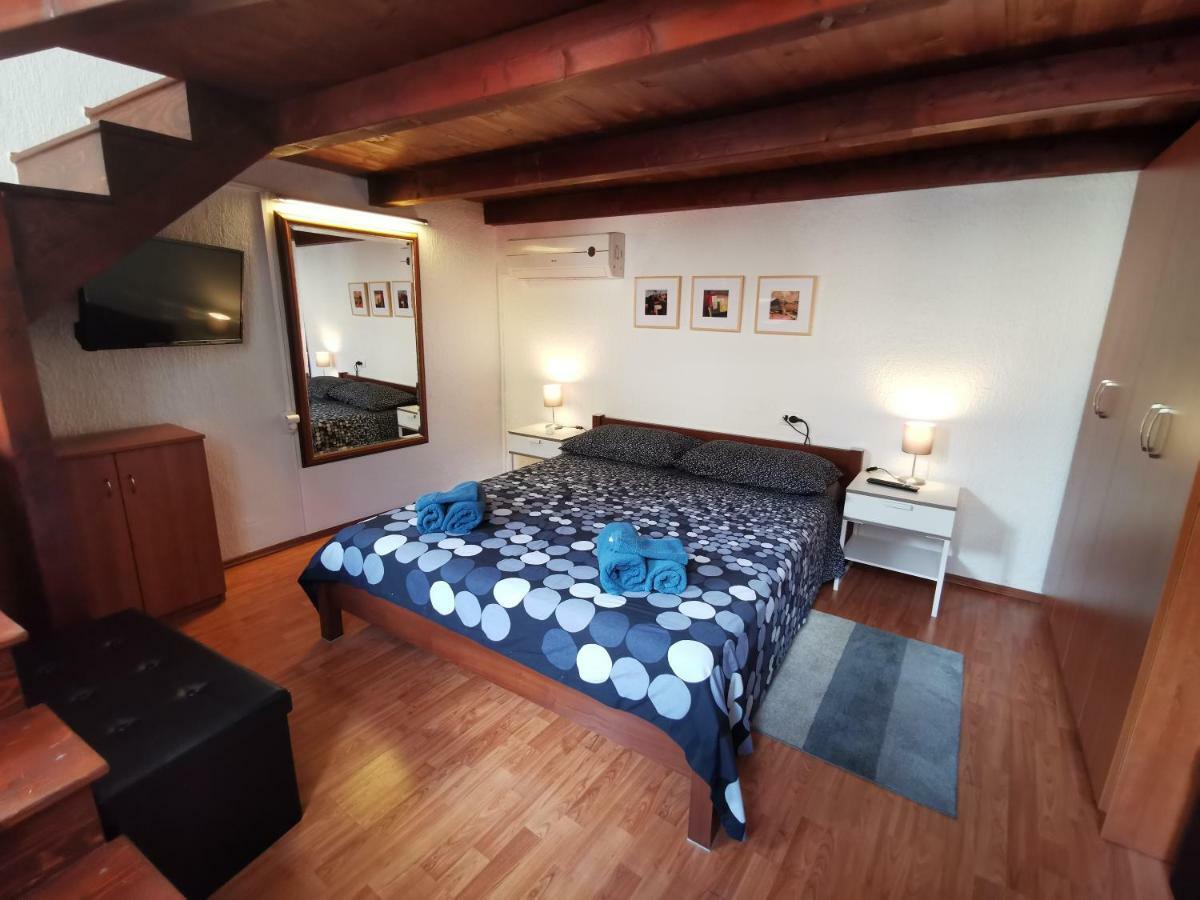 Studio Apartman Galerija Бузет Экстерьер фото